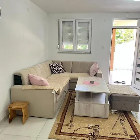 Villa Kuca Sa Bazenom U Prirodi