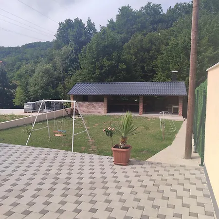 Kuca Sa Bazenom U Prirodi