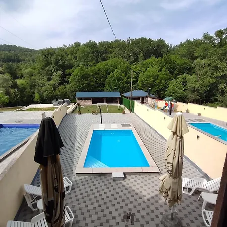 Kuca Sa Bazenom U Prirodi Villa