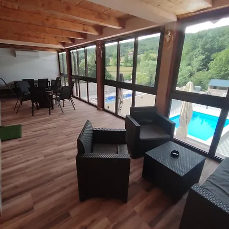 Villa Kuca Sa Bazenom U Prirodi